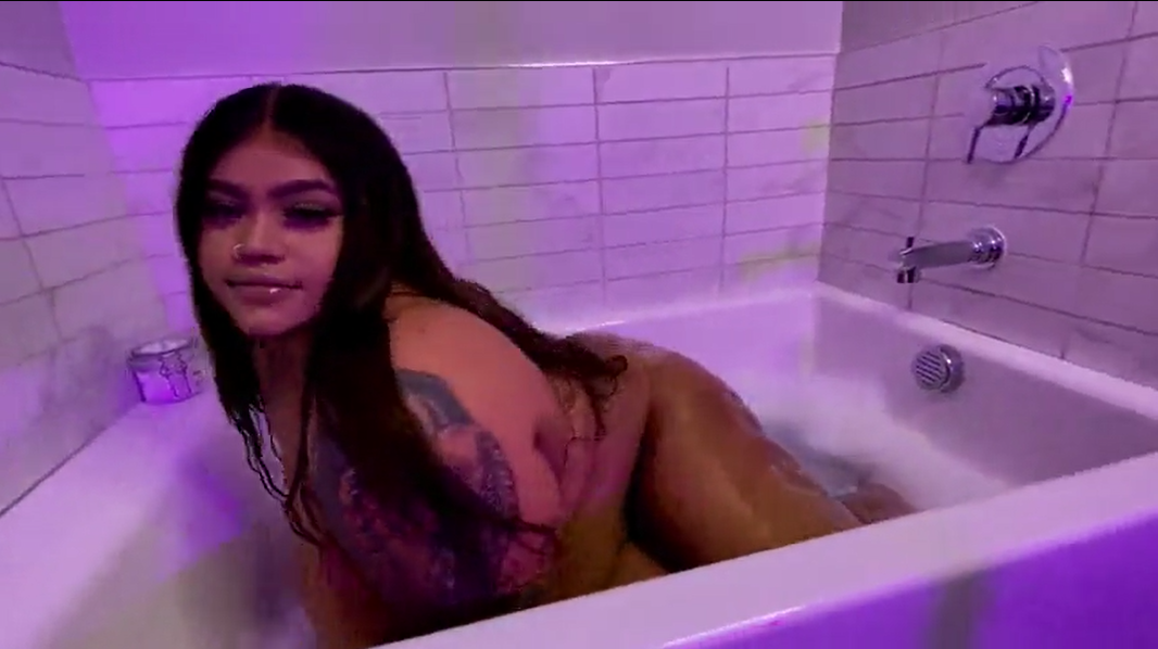 MEETSUZYMARIE